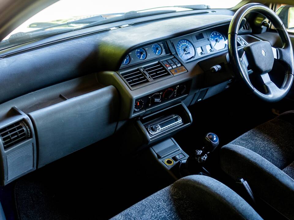 Imagen 5/48 de Renault Clio I Williams (1993)
