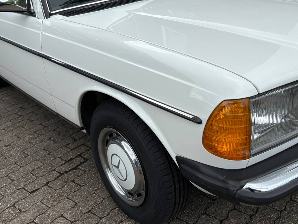 Image 63/66 of Mercedes-Benz 200 T (1984)