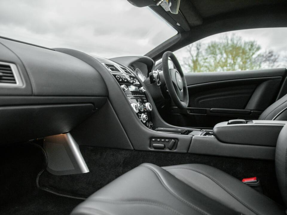 Image 46/50 of Aston Martin DBS (2011)