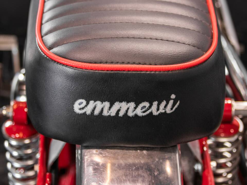 Image 25/34 of MV Agusta 250 Bicilindrica (1970)
