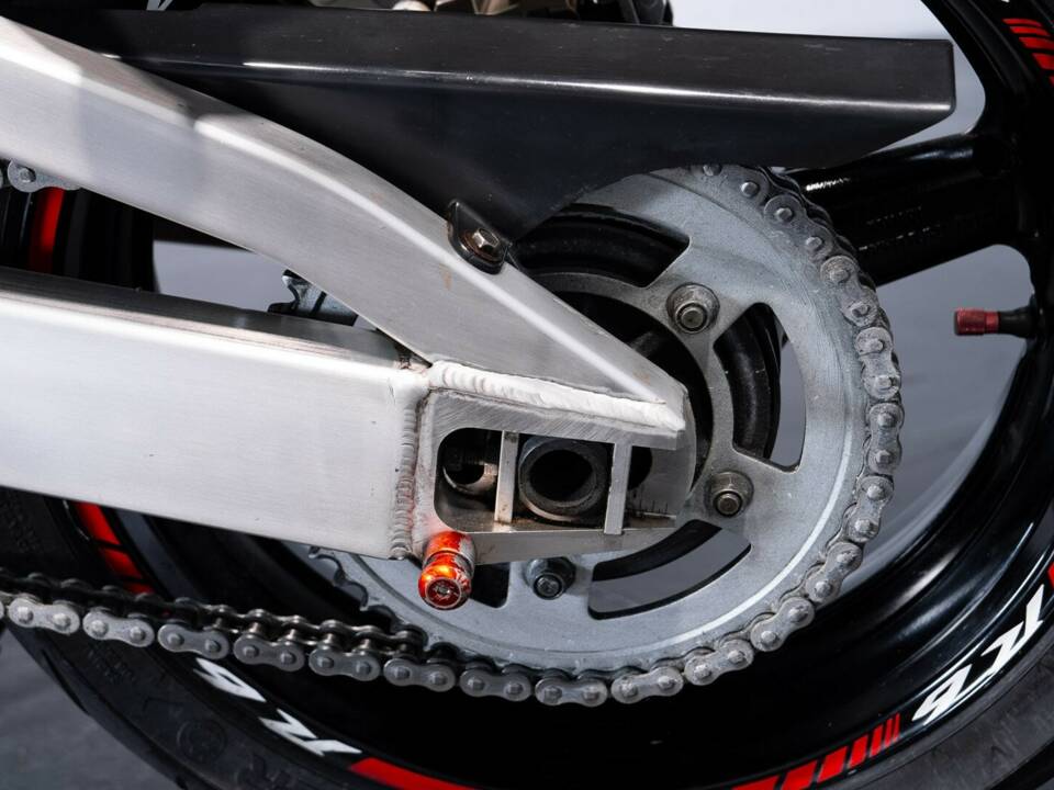 Image 42/49 of Yamaha YZF 600 R6 (1999)