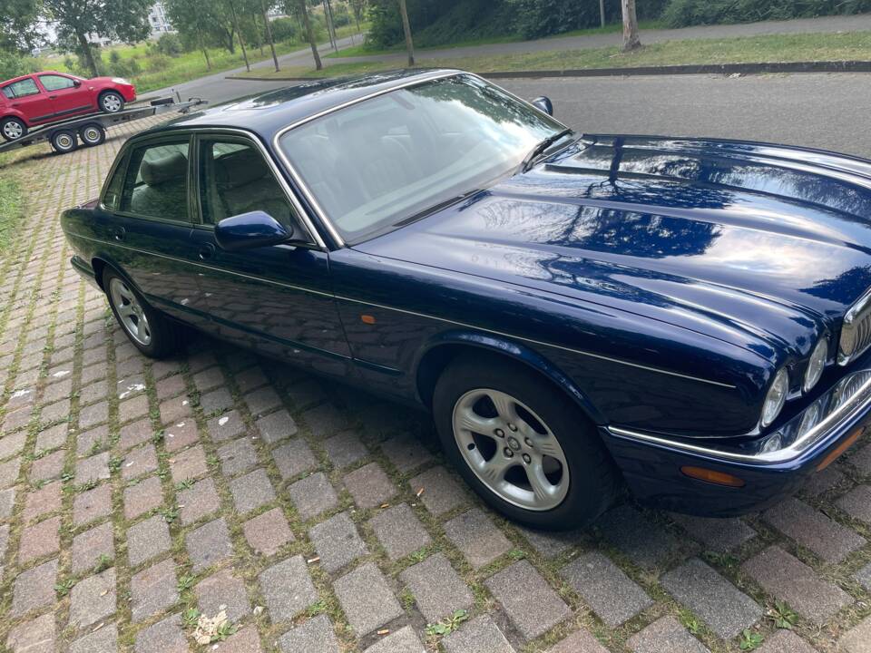 Image 8/19 of Jaguar XJ 8 Sovereign (2000)