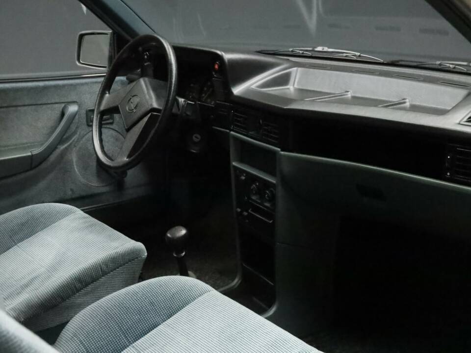 Afbeelding 45/50 van Opel Kadett 2,0i GSi (1988)