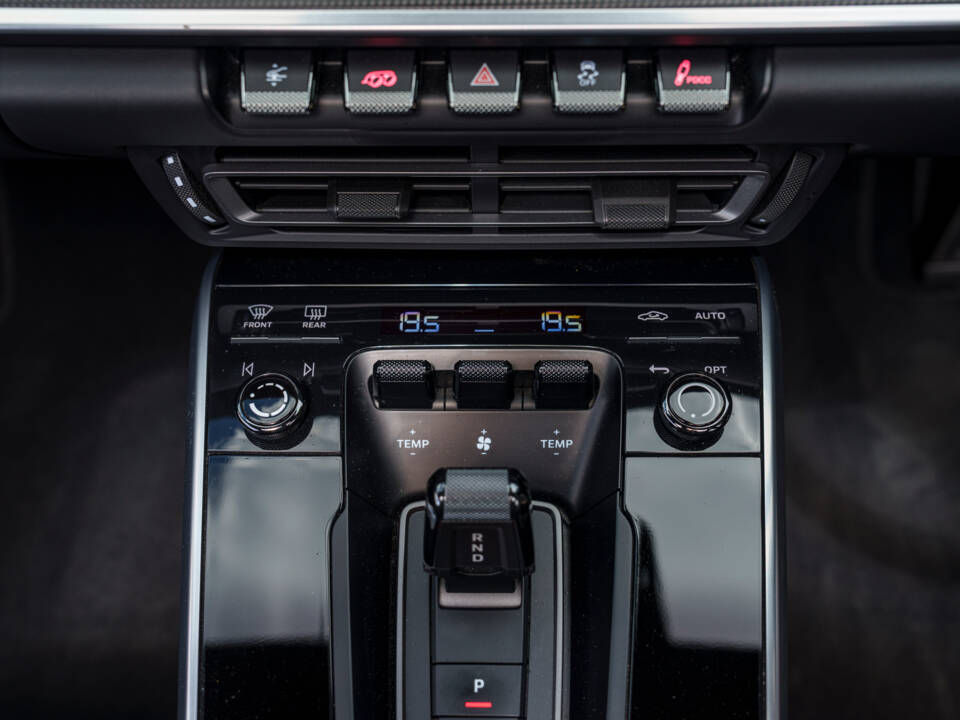 Image 25/33 of Porsche 911 Turbo S (2023)