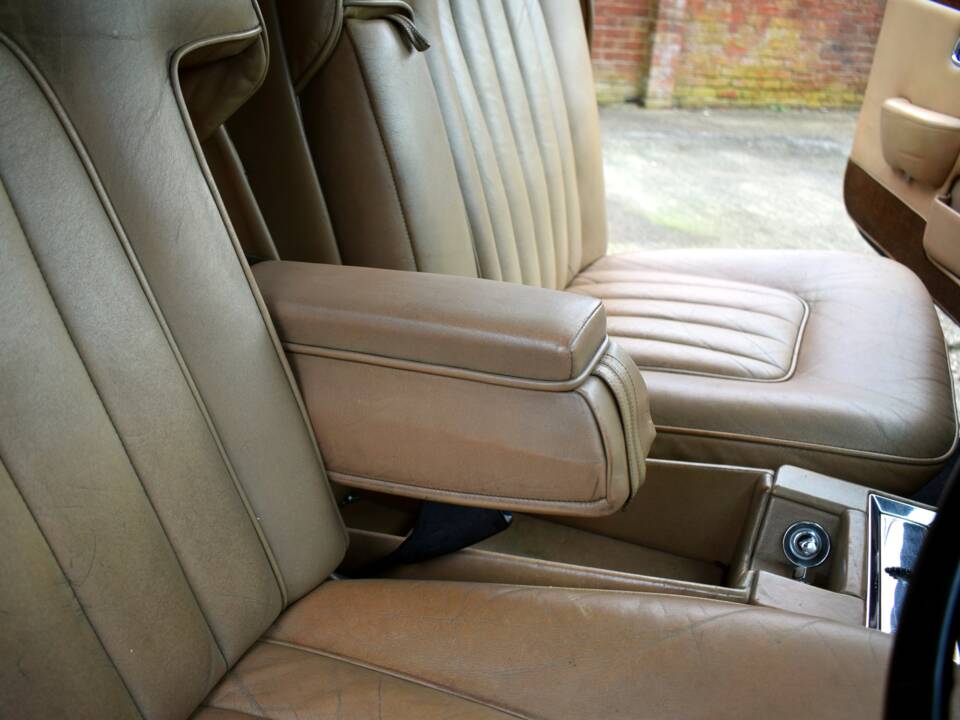 Image 24/50 of Rolls-Royce Silver Shadow II (1979)