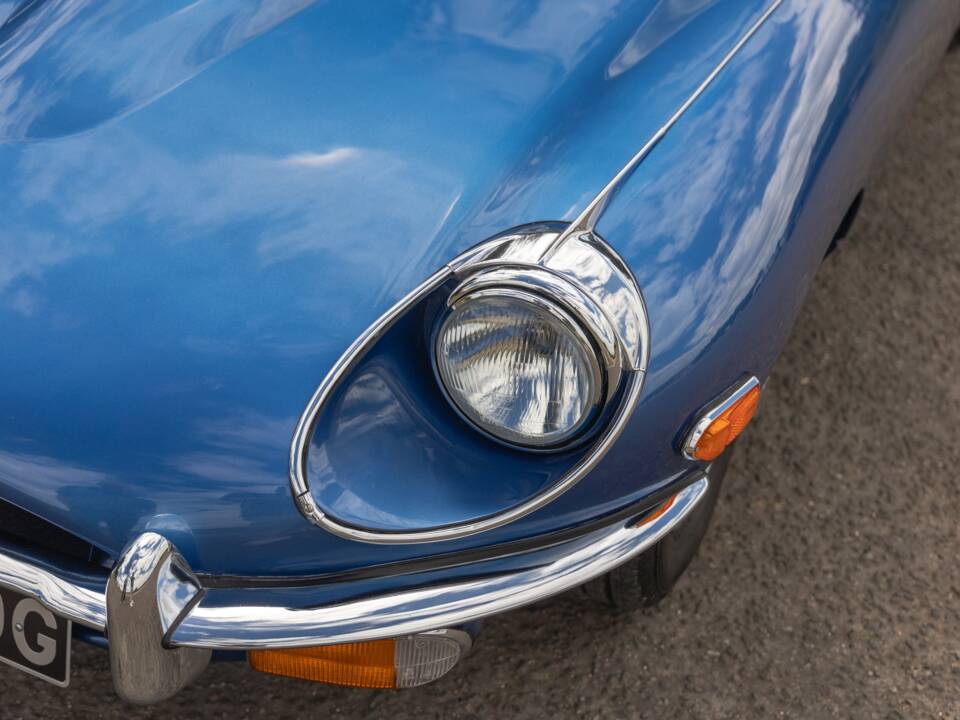 Image 38/50 of Jaguar E-Type (2+2) (1968)