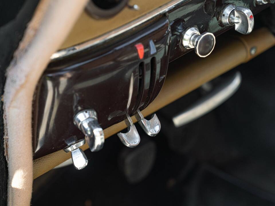 Image 34/50 of Mercedes-Benz 190 SL (1955)
