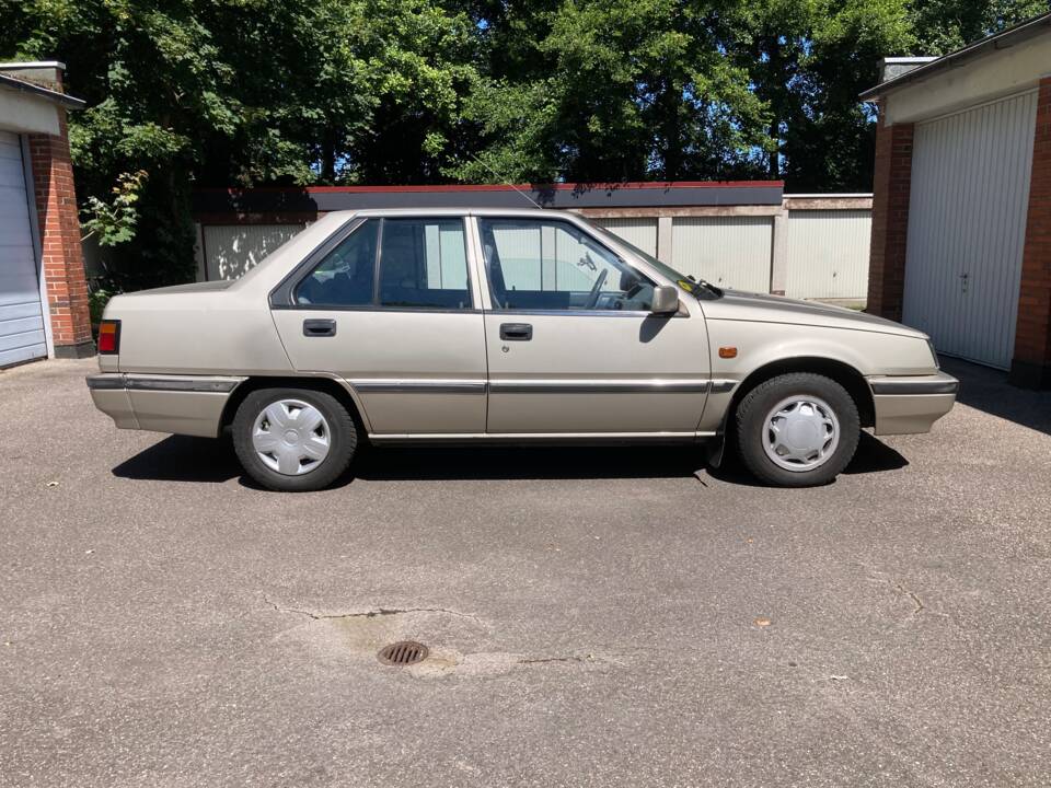 Image 12/44 of Mitsubishi Lancer (1987)