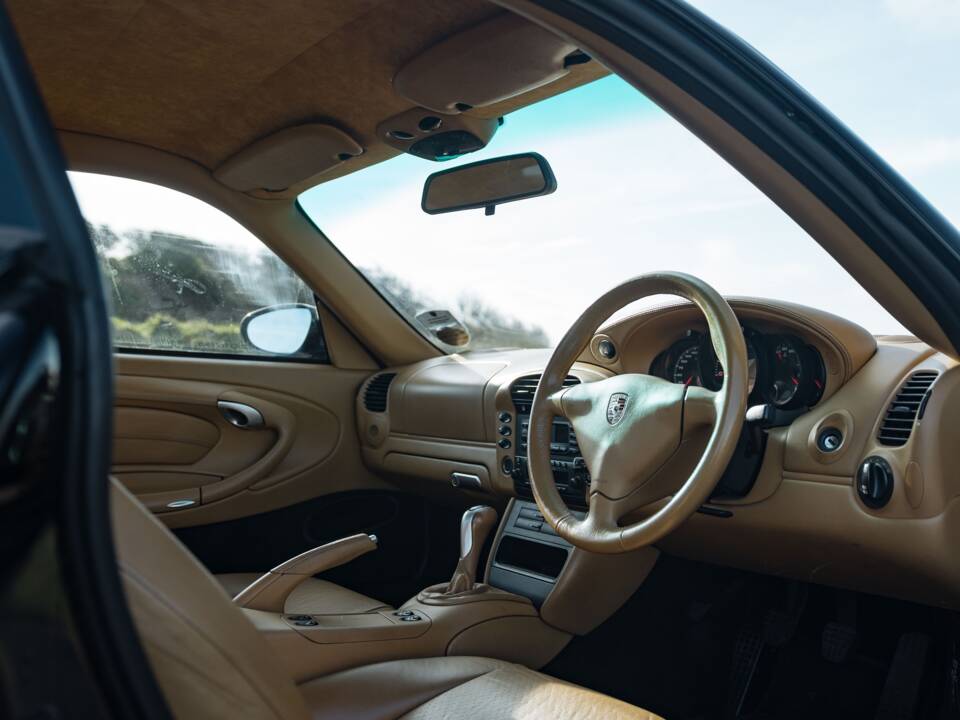 Imagen 4/50 de Porsche 911 Carrera 4 (2001)