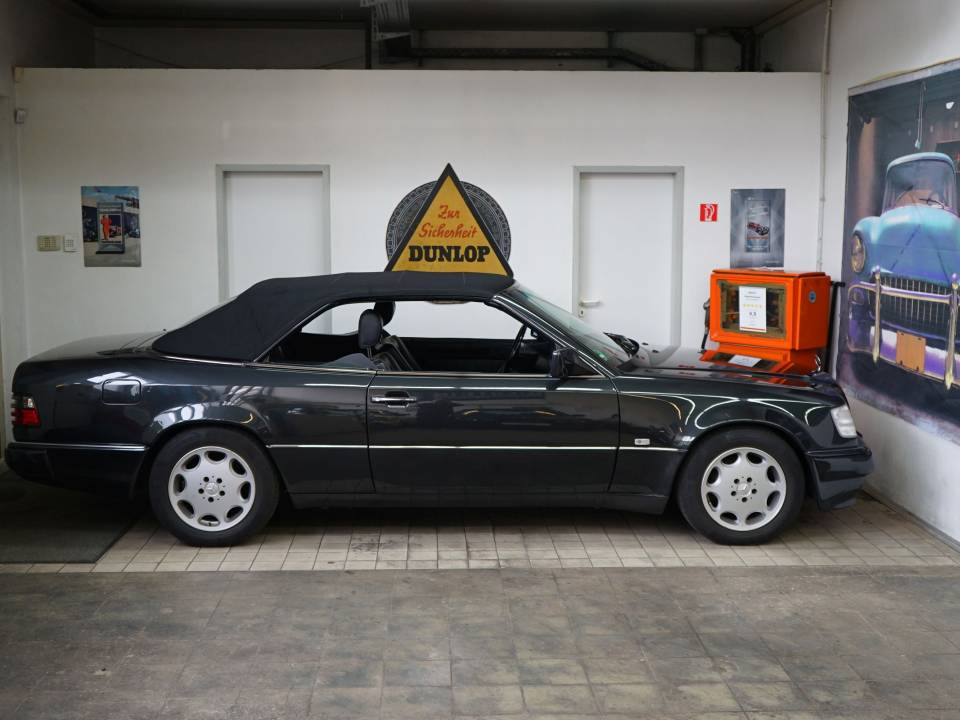 Bild 33/34 von Mercedes-Benz E 500 (1995)