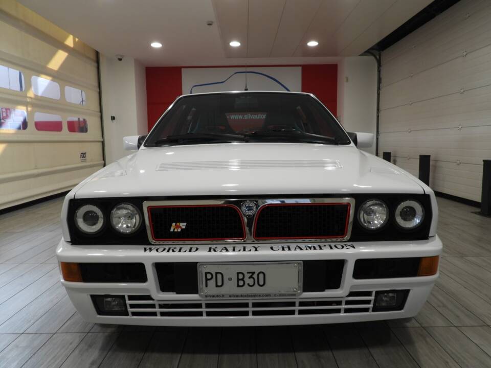 Image 2/15 de Lancia Delta HF Integrale Evoluzione I "Martini 6" (1992)
