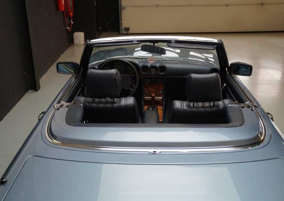 Image 28/41 of Mercedes-Benz 500 SL (1986)