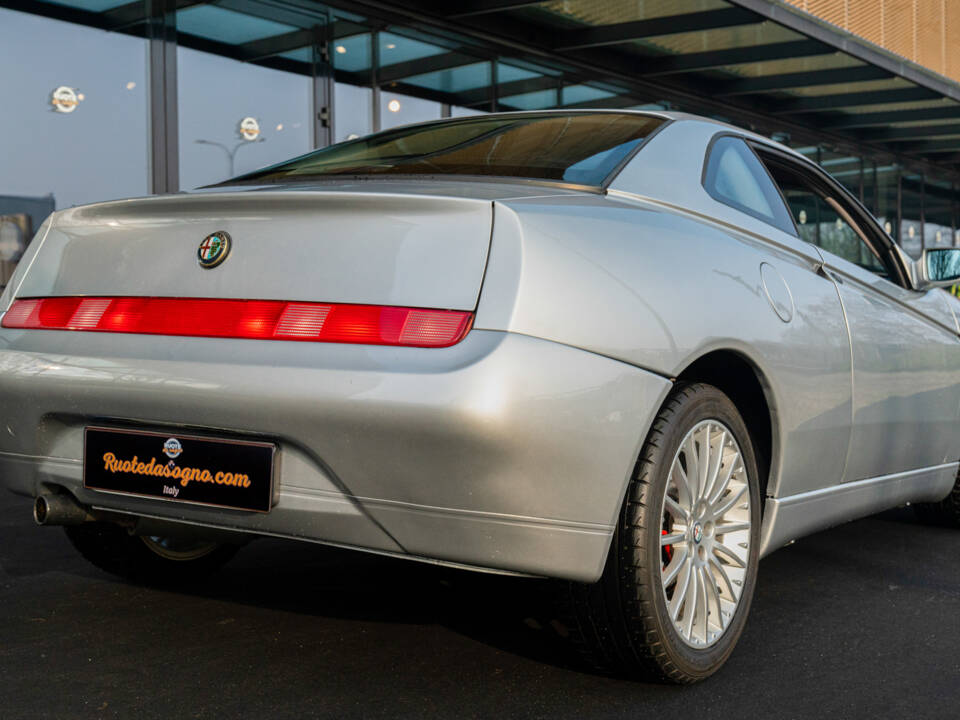 Immagine 12/46 di Alfa Romeo GTV 2.0 JTS (2003)