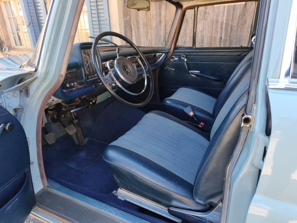 Afbeelding 4/25 van Mercedes-Benz 200 (1967)