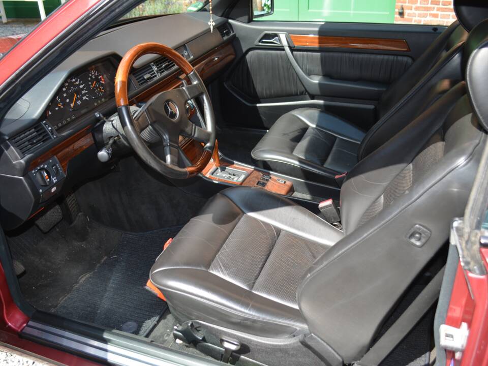 Bild 9/15 von Mercedes-Benz 230 CE (1991)