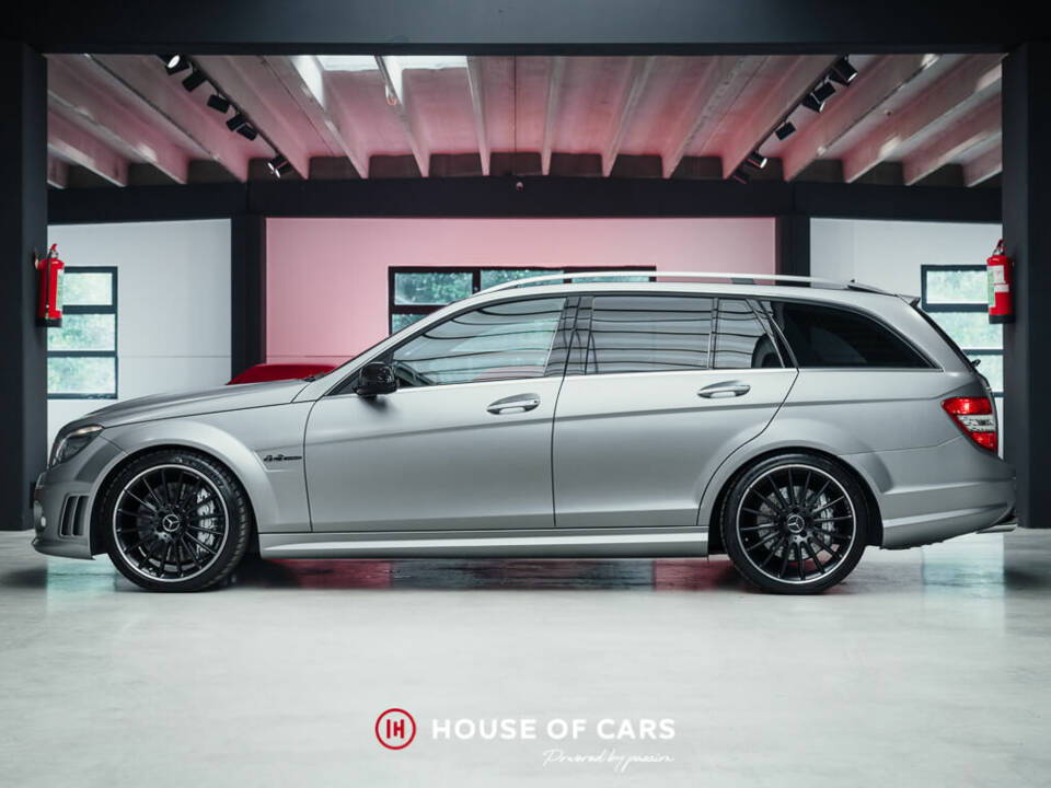 Bild 10/24 von Mercedes-Benz C 63 AMG T (2010)