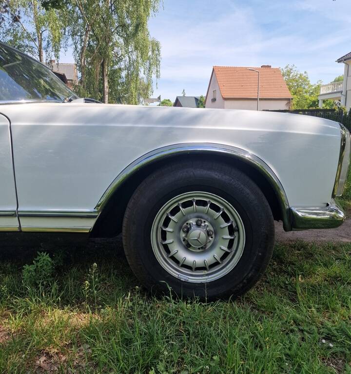 Image 34/100 de Mercedes-Benz 250 SL (1967)