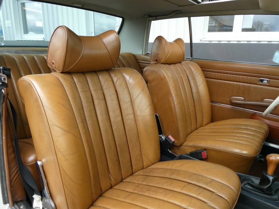 Image 13/20 of Mercedes-Benz 220 D (1972)
