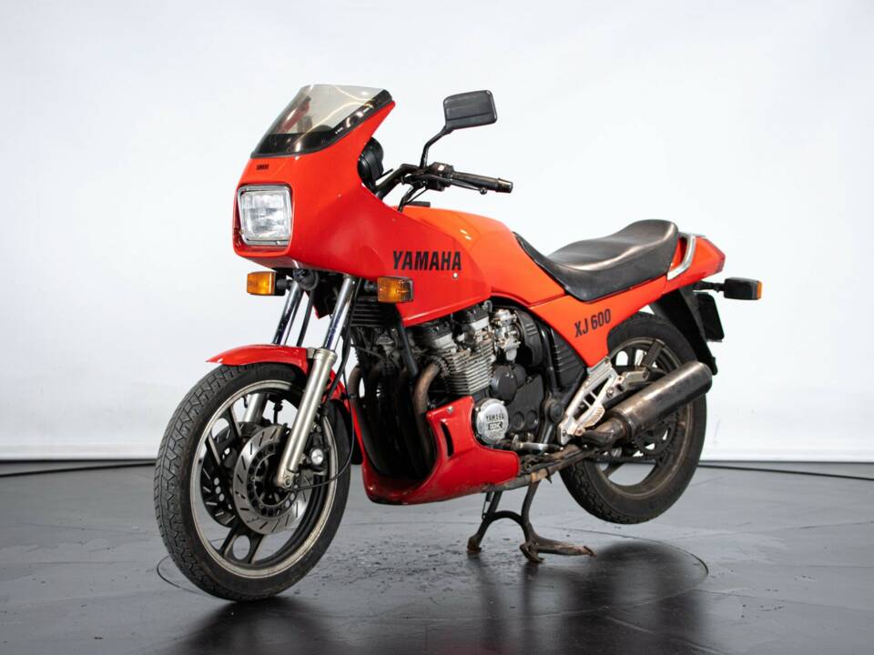 Image 2/50 of Yamaha XJ 600 (1984)