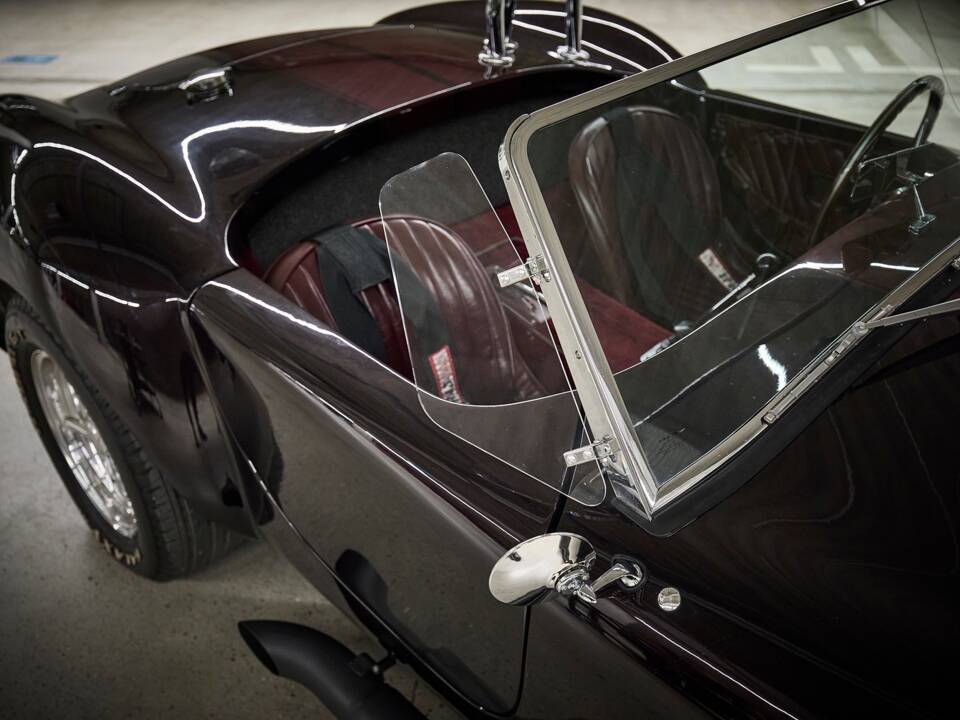 Image 28/73 of AC Cobra Replica (2005)