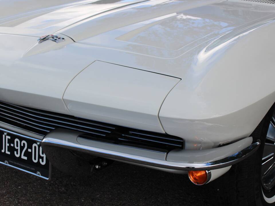 Bild 7/30 von Chevrolet Corvette Sting Ray Convertible (1964)