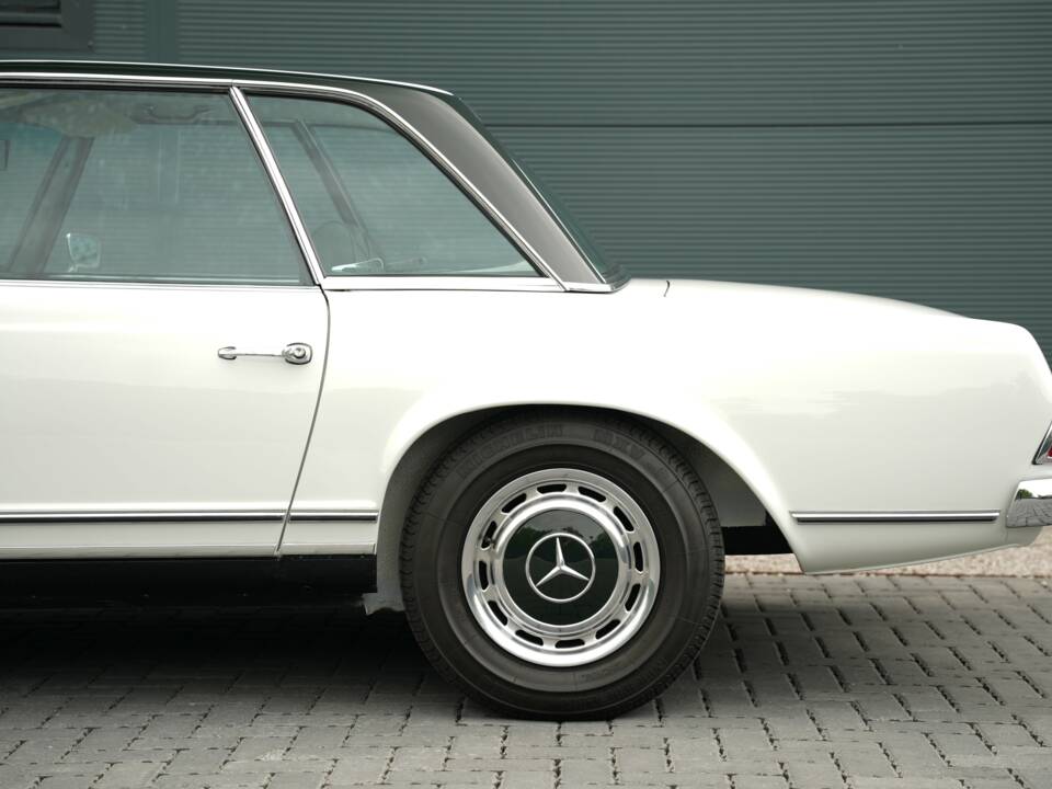 Image 10/50 de Mercedes-Benz 280 SL (1968)