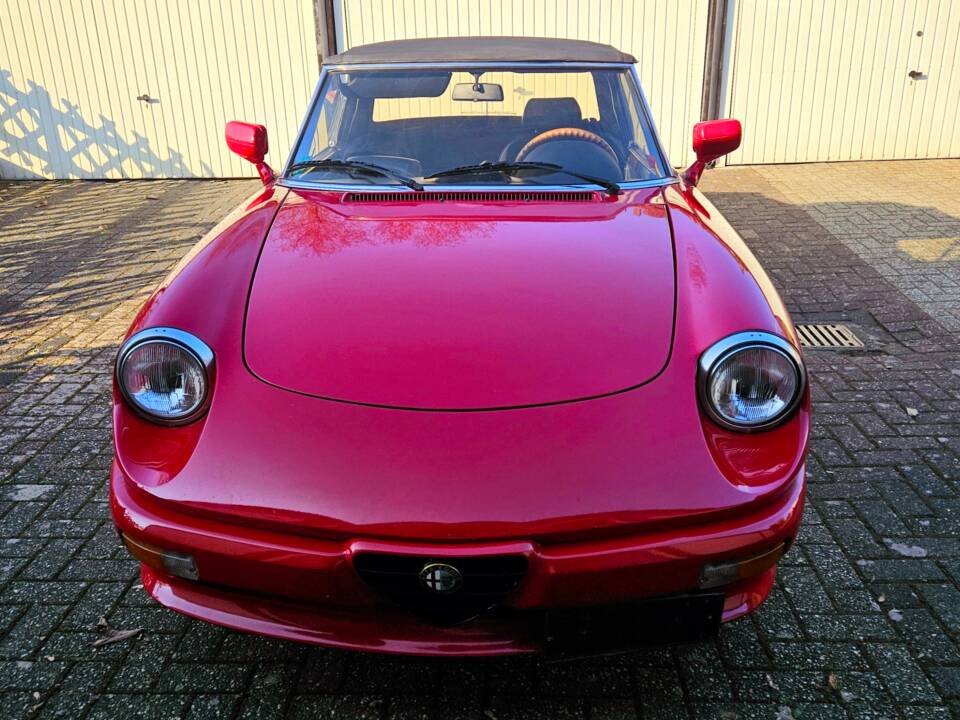 Image 1/11 of Alfa Romeo 1.6 Spider (1989)