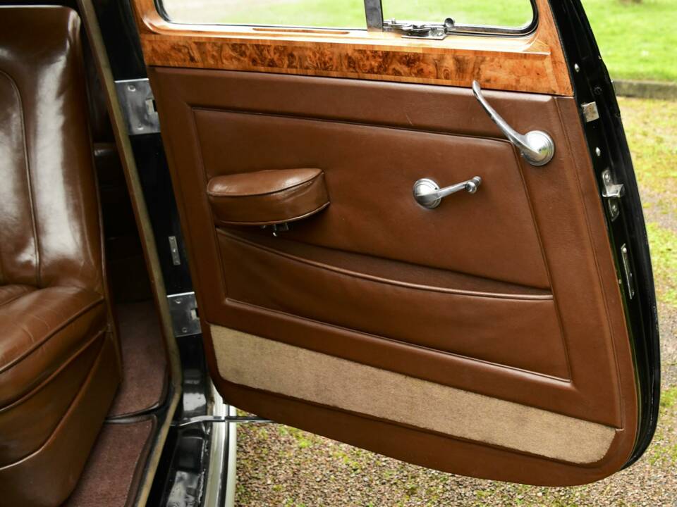 Image 21/50 of Bentley Mark VI (1950)