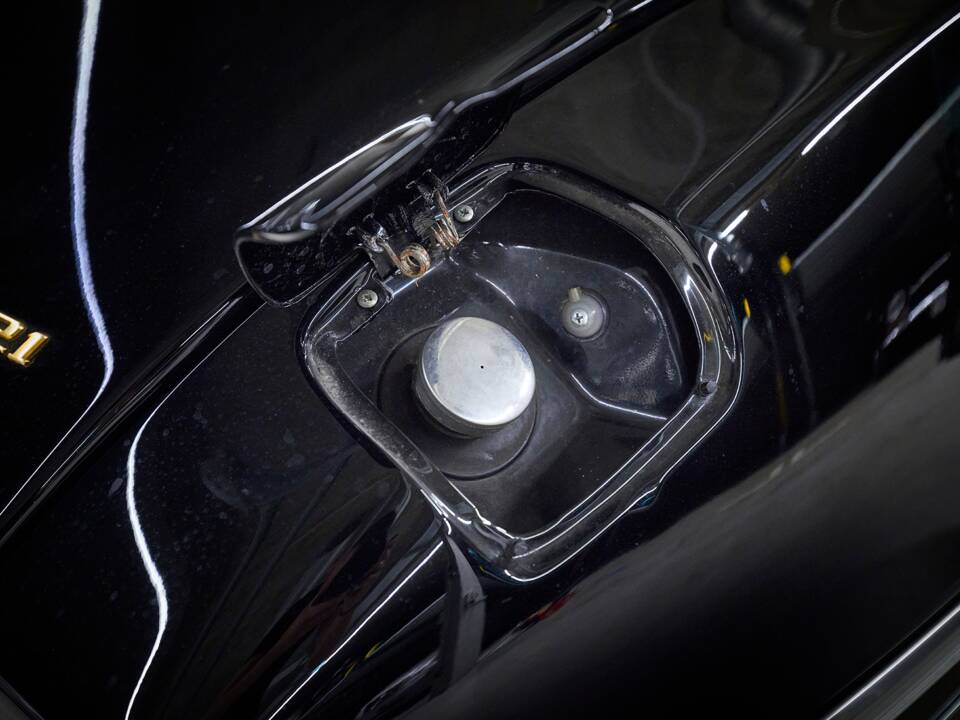 Image 18/97 of Citroën DS 20 Chapron (1972)