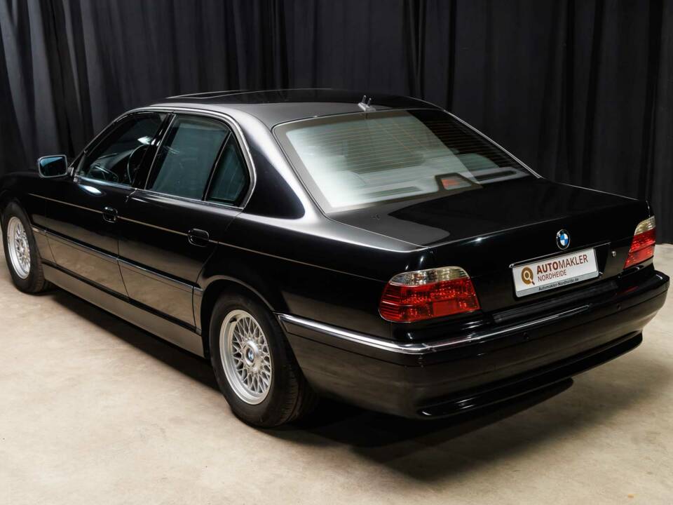 Image 31/41 of BMW 750i (2000)