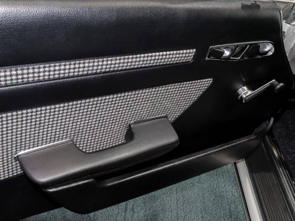Immagine 23/48 di Mercedes-Benz 450 SLC (1978)