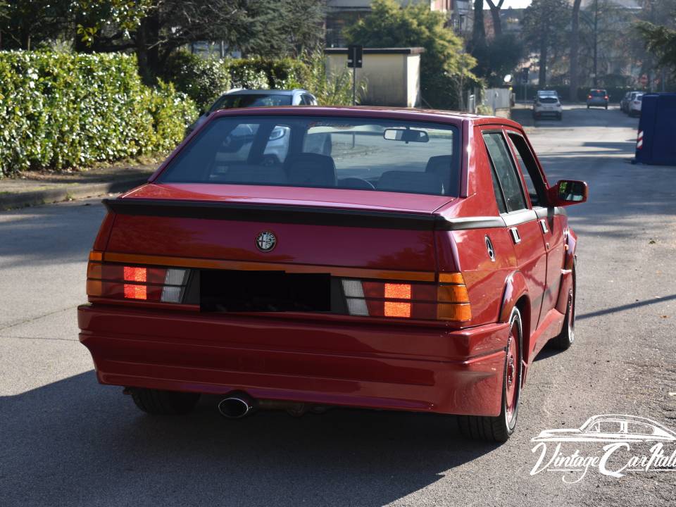 Imagen 7/35 de Alfa Romeo 75 1.8 Turbo Evoluzione (1987)