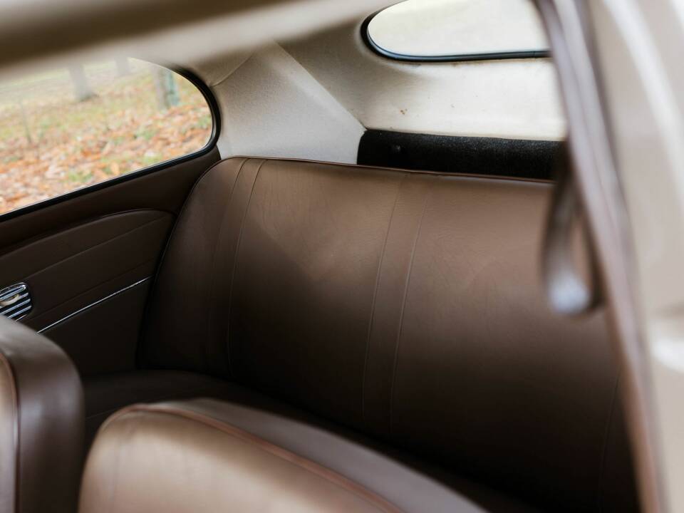 Immagine 13/56 di Volkswagen Maggiolino 1100 Standard "Ovali" (1954)