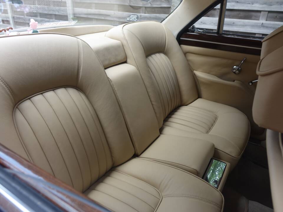 Image 18/28 of Rover 3.5 Litre Coupe (1973)