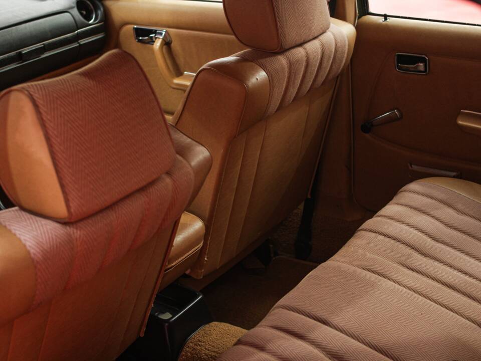 Bild 23/54 von Mercedes-Benz 250 T (1979)