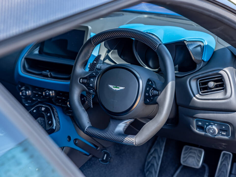 Bild 34/98 von Aston Martin DBS Superleggera Volante (2020)