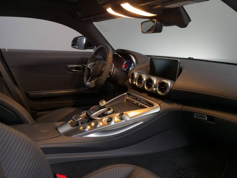 Image 17/29 of Mercedes-AMG GT-S (2015)