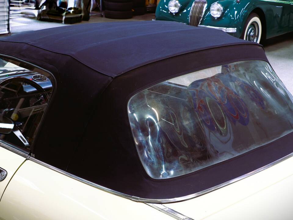 Image 24/25 of Alfa Romeo 2000 Spider Veloce (1982)
