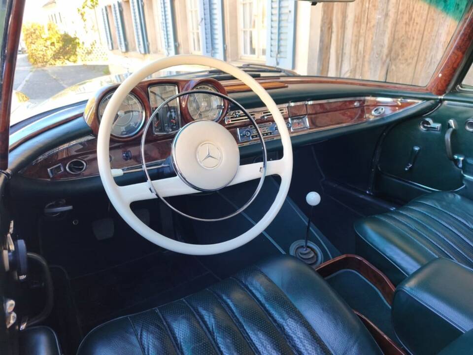 Afbeelding 11/30 van Mercedes-Benz 220 SE b (1961)