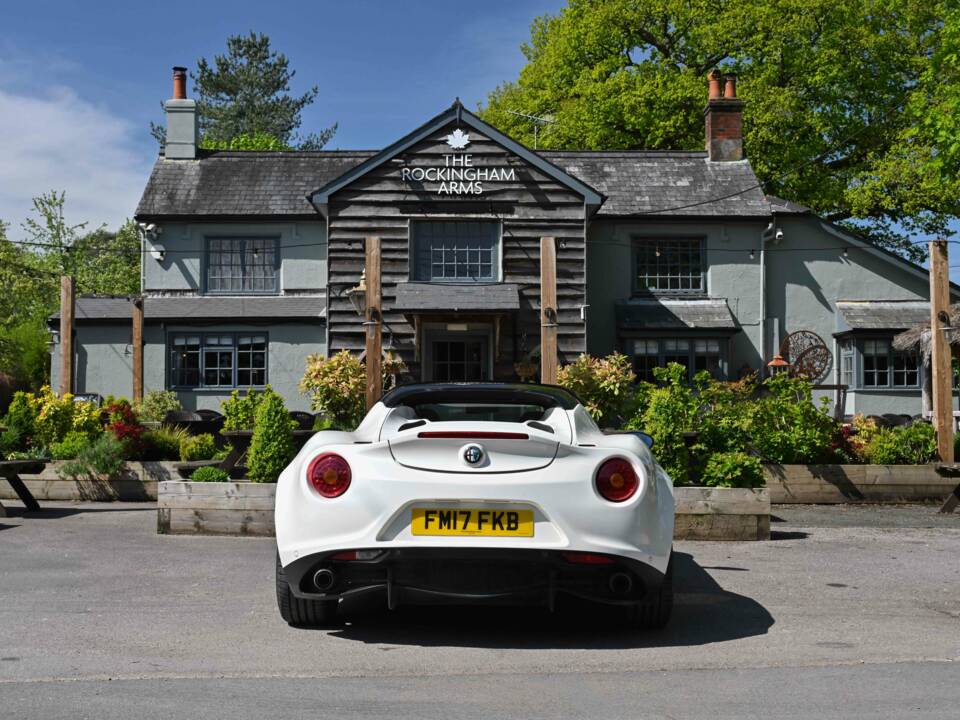 Image 27/50 of Alfa Romeo 4C Spider (2017)