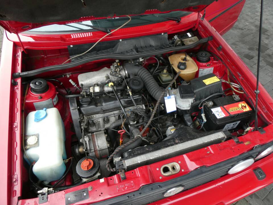 Bild 19/23 von Volkswagen Golf I Cabrio 1.8 (1990)