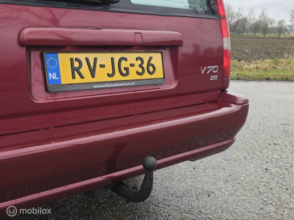 Bild 12/37 von Volvo V 70 2.5 (1997)