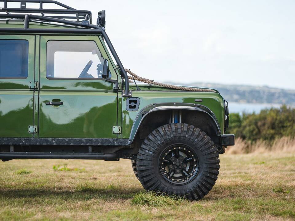 Image 8/31 de Land Rover Defender 110 (2005)