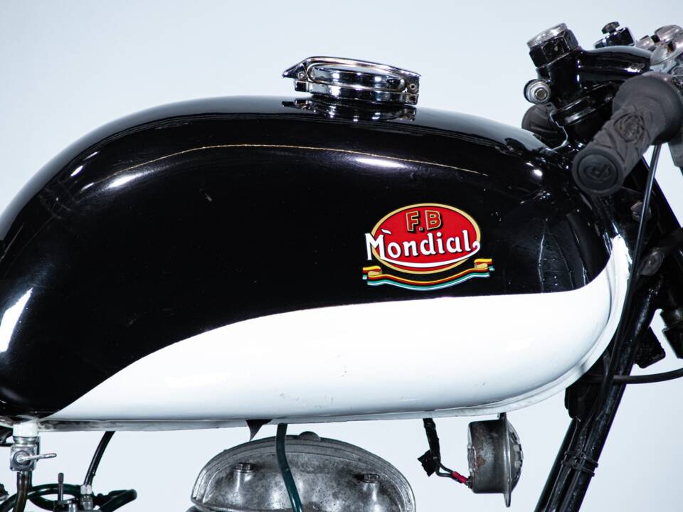Image 39/50 of Mondial 125 (1961)