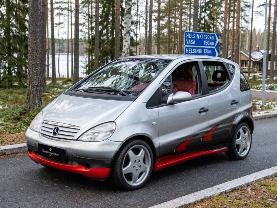 Image 1/42 of Mercedes-Benz A 160 "F1 Häkkinen Edition" (1999)