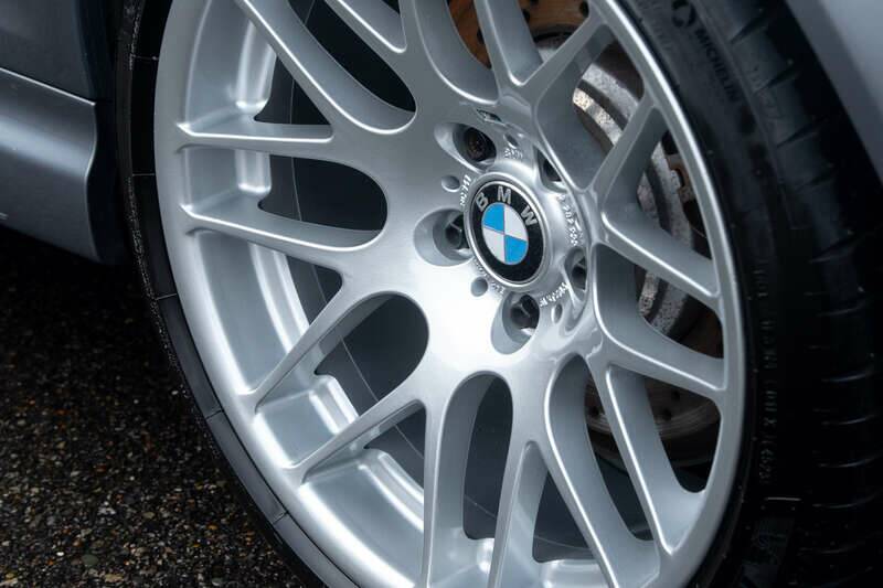 Image 35/50 of BMW M3 (2005)