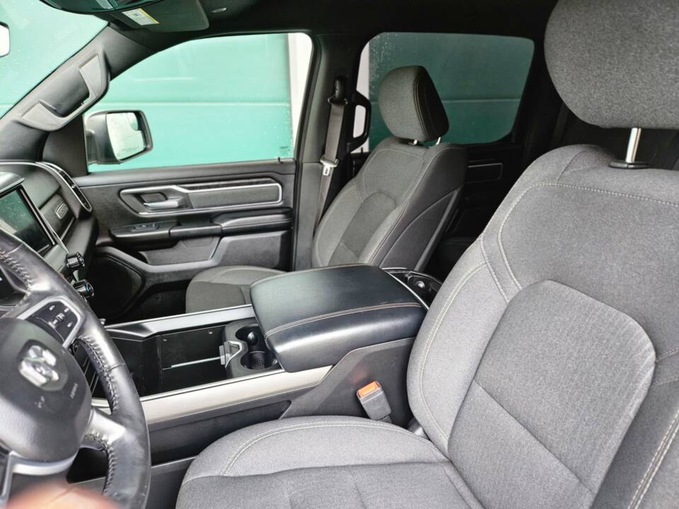 Image 29/62 of Dodge Ram 1500 (2020)