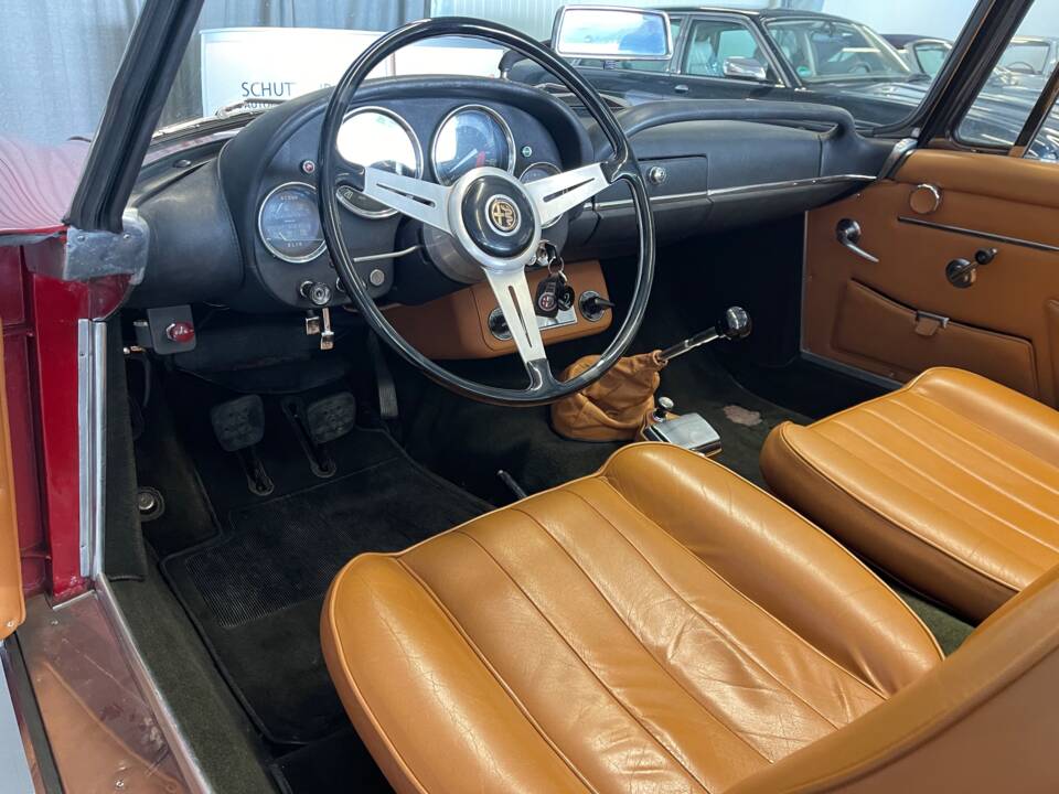 Image 11/14 of Alfa Romeo 2600 Spider (1963)