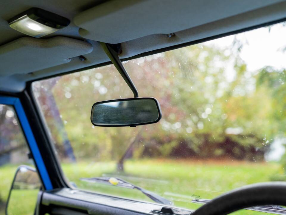 Image 24/50 of Land Rover Defender 90 "50th Anniversary" (1998)