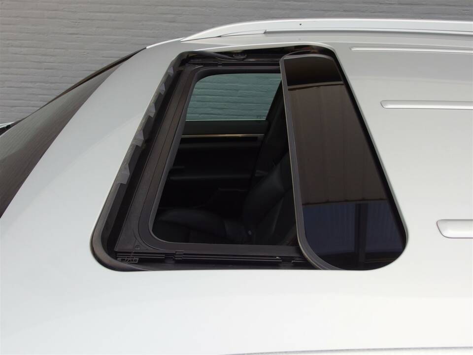 Image 43/98 of Porsche Cayenne S (2010)